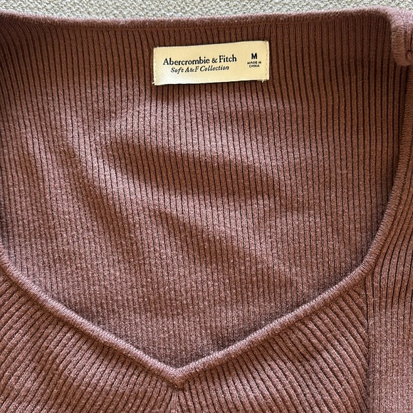 Abercrombie & Fitch sweater - Picture 2 of 4
